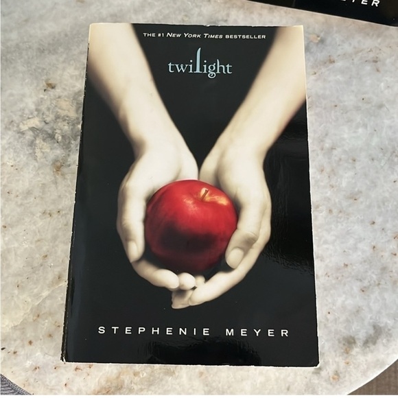 Free with purchase Twilight Book by Stephenie Meyer - Picture 1 of 2
